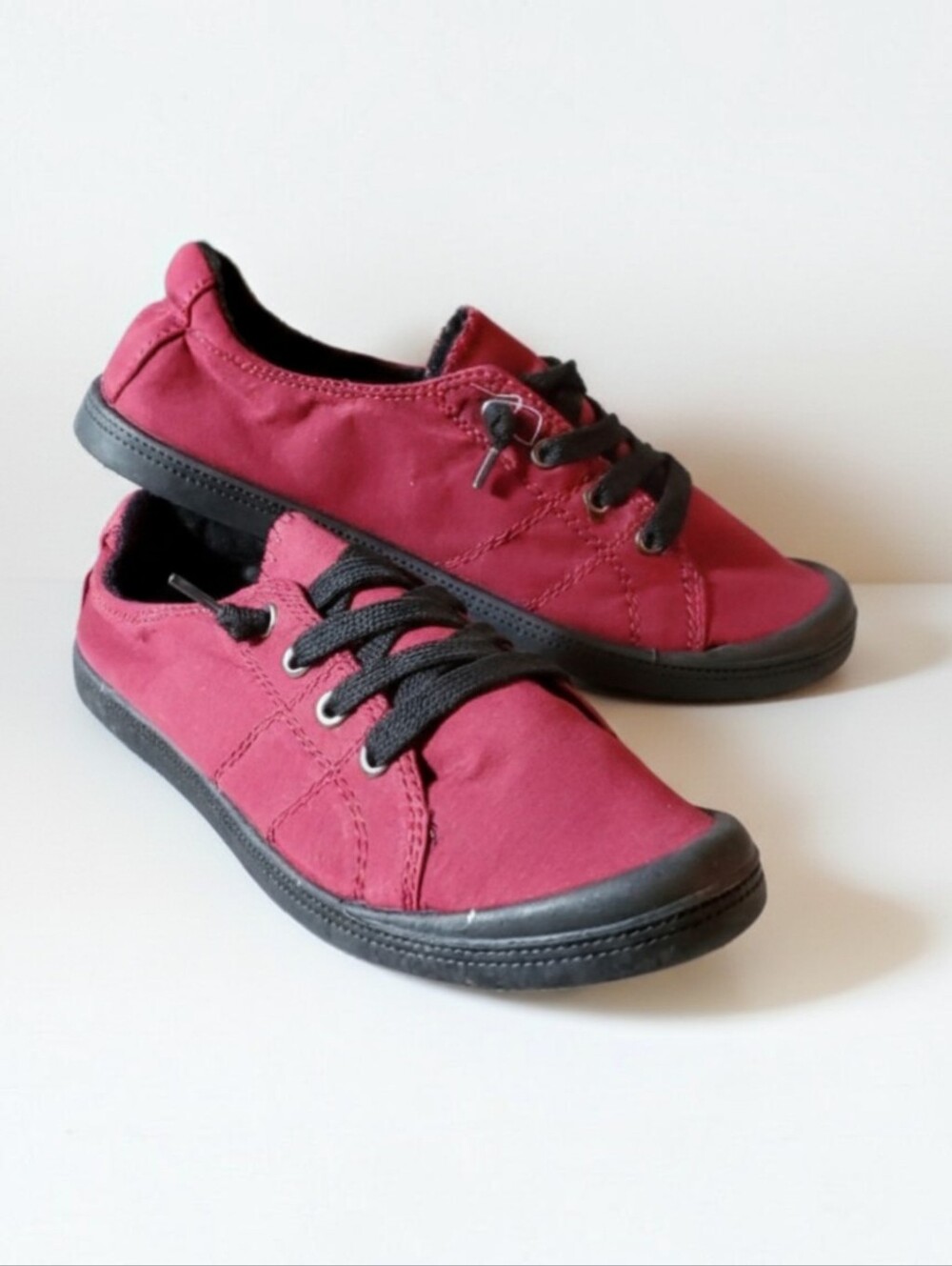 Forever Link Size 7.5 NEW Sneakers Red Black Slip-on Burgundy Memory Foam